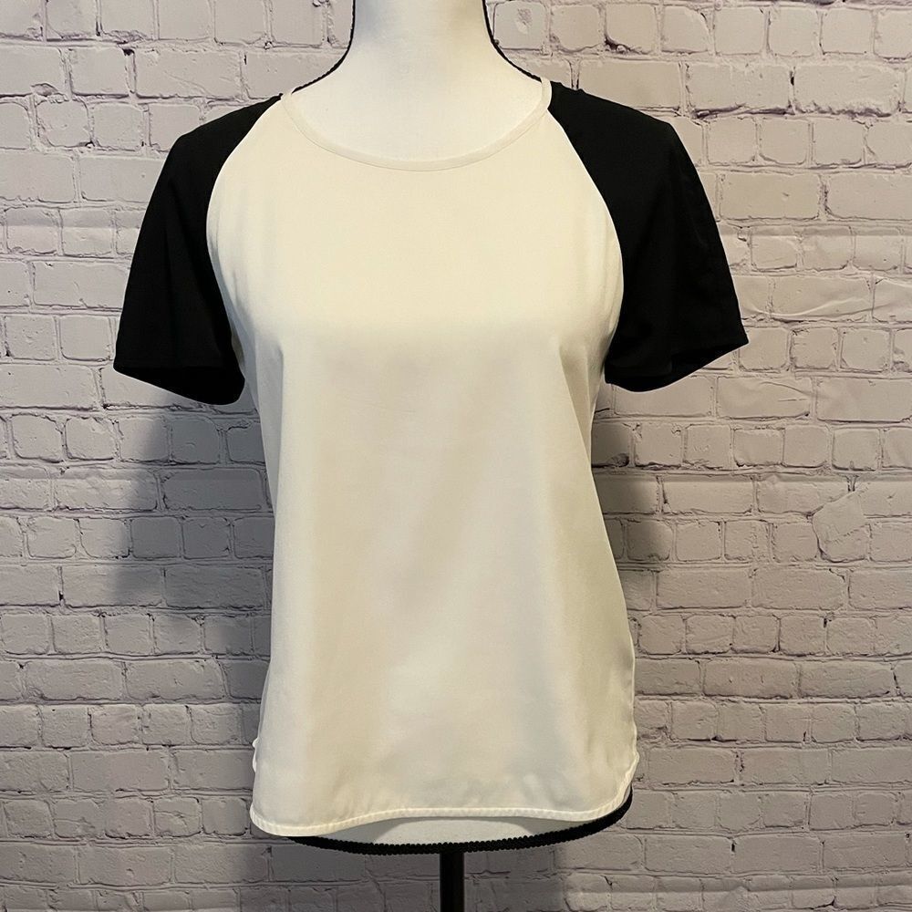 🟢Banana Republic Factory Ivory/black sleeve top XS - Picture 2 of 7